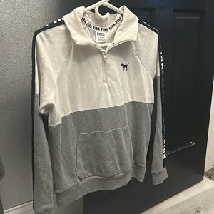 Pink quarter zip size small. Color (grey/white)
